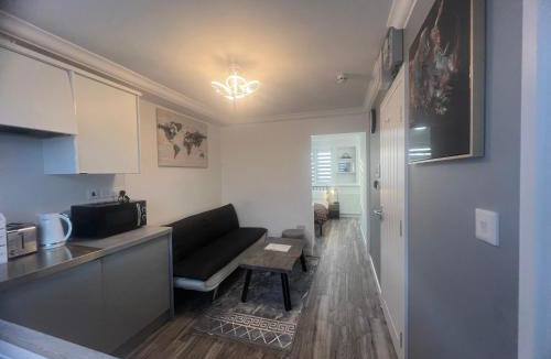 Luton House | Lamorna 3