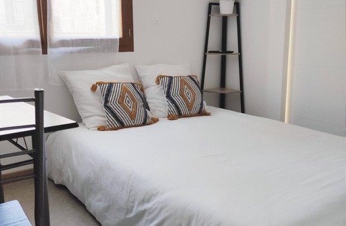 Convention Apartment | Lamourguier 1, Proche des Halles, Wifi, Bureau