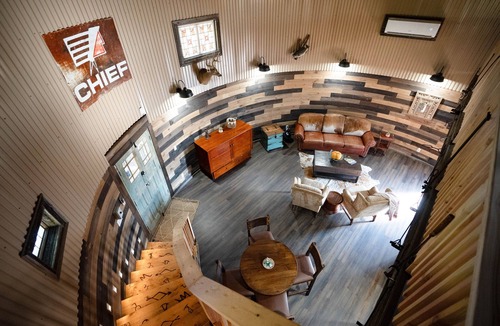 Lampasas Cabin | Lampasas' only grain silo cabin. Close to 3 State Parks and Spider Mountain