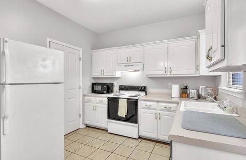 Starkville House | Lampkin Stay, Cotton District, Walk to MSU