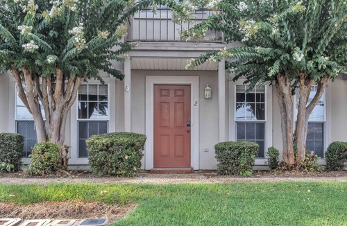 Starkville House | Lampkin Stay, Cotton District, Walk to MSU