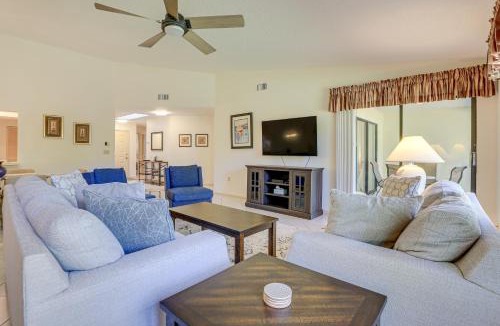 Sarasota Villa | Lanai and Community Pool Access Sarasota Oasis!