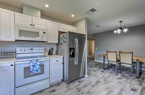 Trailer Estates Cottage | Lanai & Pond at Tranquil Bradenton Retreat!
