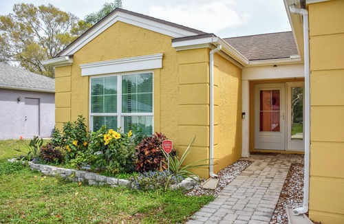 Trailer Estates Cottage | Lanai & Pond at Tranquil Bradenton Retreat!