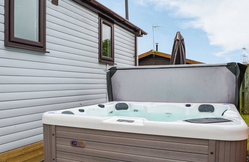 Fangfoss Cottage | Lanburnum Lodge - UK47076