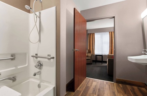 Witmer Hotel | Lancaster Suites