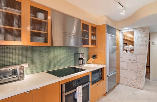 Sunset Beach Condo | Land`s End Beachfront Elegance: Top Floor Corner