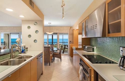 Sunset Beach Condo | Land`s End Beachfront Elegance: Top Floor Corner