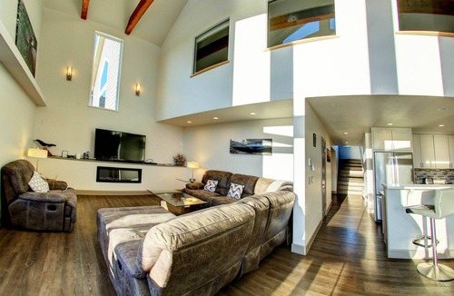 Homer Hotel | Land's End Resort