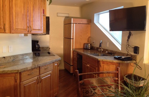 Lander Condo | Lander Lodging- Mountain Suite