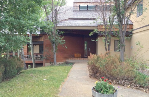 Lander Condo | Lander Lodging- Mountain Suite