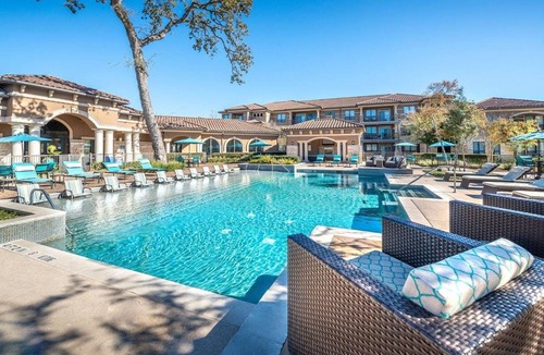 Spring Apartment | Landing | Amazing 1BD, Gym, Pool