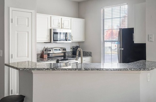 Murfreesboro Apartment | Landing | Amazing 1BD, Gym, Clubhouse