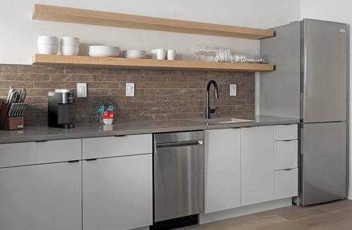 Norris Square Apartment | Landing | Amazing 1BD, Gym