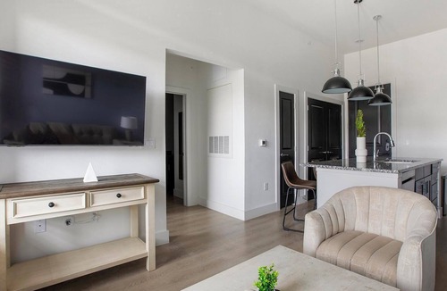 Melissa Apartment | Landing | Amazing 1BD, Clubhouse