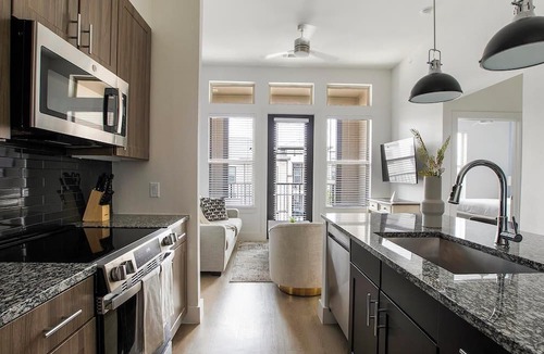 Melissa Apartment | Landing | Amazing 1BD, Clubhouse