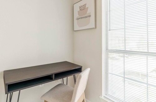 Southbelt/Ellington Apartment | Landing | Amazing 1BD, Clubhouse, Pool