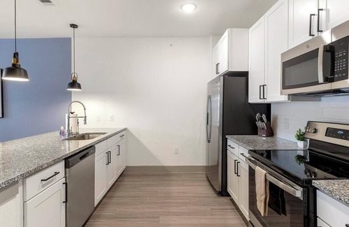 Weston Apartment | Landing | Amazing 1BD, Clubhouse, Gym