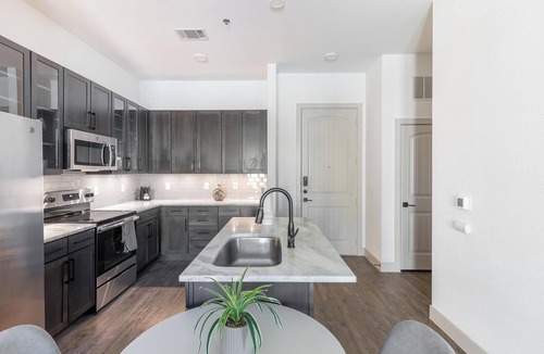Denton Apartment | Landing | Amazing 1BD, Clubhouse, Courtyard