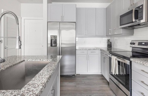 Spring Branch East Apartment | Landing | Amazing 1BD, Courtyard, Gym