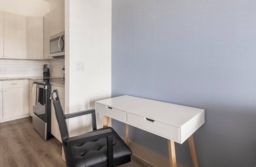 Addicks Apartment | Landing | Amazing 1BD, Courtyard, Gym