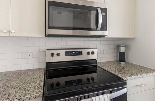 Addicks Apartment | Landing | Amazing 1BD, Courtyard, Gym
