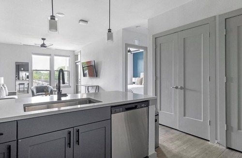 MLK Apartment | Landing | Amazing 1BD, Courtyard, Rooftop Lounge
