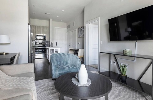 Montopolis Apartment | Landing | Amazing 1BD, Courtyard, Pool