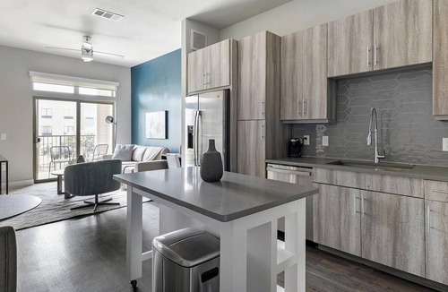 Montopolis Apartment | Landing | Amazing 1BD, Courtyard, Pool