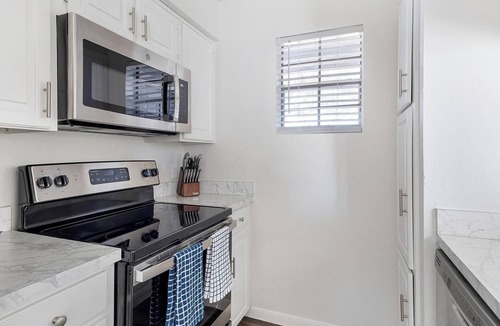 Denton Apartment | Landing | Amazing 1BD, Courtyard, Gym