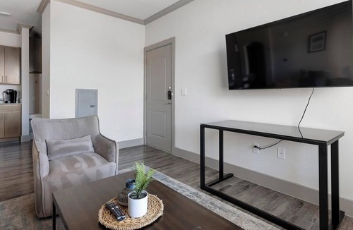 Manor Apartment | Landing | Amazing 1BD, Courtyard, Clubhouse