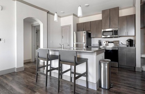 Manor Apartment | Landing | Amazing 1BD, Courtyard, Clubhouse