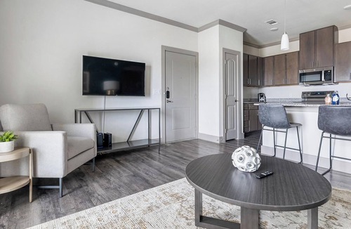 Manor Apartment | Landing | Amazing 1BD, Courtyard, Gym