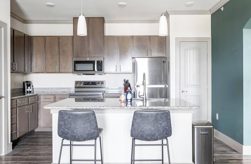 Manor Apartment | Landing | Amazing 1BD, Courtyard, Gym