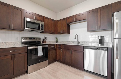 Lockhart Apartment | Landing | Amazing 1BD, Gym, Clubhouse