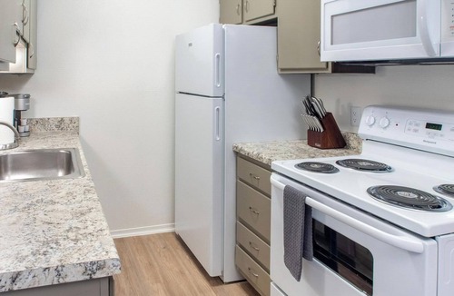 South Tulsa Apartment | Landing | Amazing 1BD, Gym, Pool