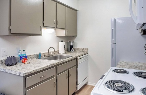 South Tulsa Apartment | Landing | Amazing 1BD, Gym, Pool