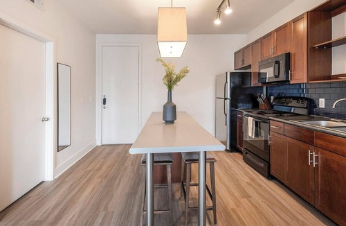 Crestview Apartment | Landing | Amazing 1BD, Gym, Courtyard