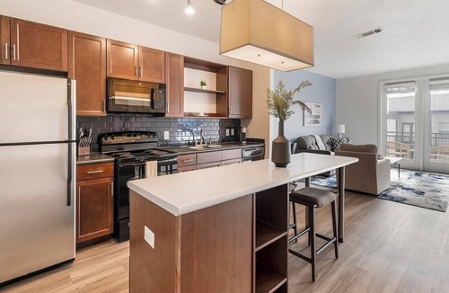 Crestview Apartment | Landing | Amazing 1BD, Gym, Courtyard
