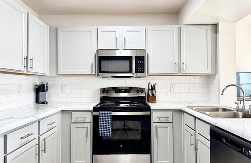 Belton Apartment | Landing | Amazing 1BD, Gym, Pool