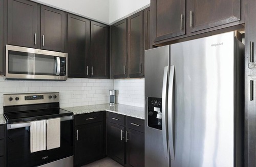 Conroe Apartment | Landing | Amazing 1BD, Gym