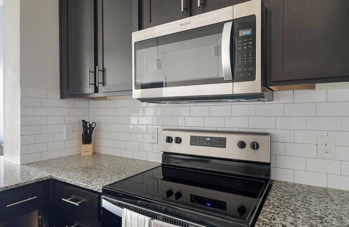 Conroe Apartment | Landing | Amazing 1BD, Gym