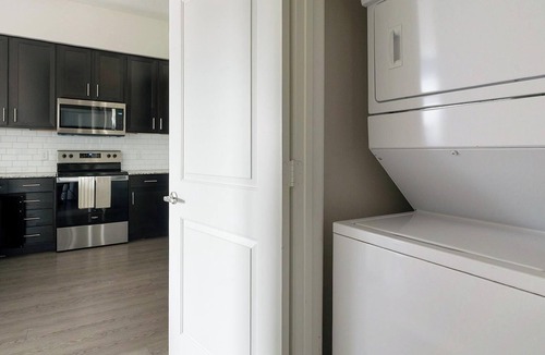 Conroe Apartment | Landing | Amazing 1BD, Gym