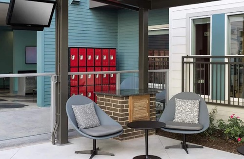 Old East Dallas Apartment | Landing | Amazing 1BD, Gym, Clubhouse