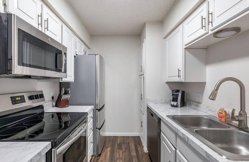 Denton Apartment | Landing | Amazing 1BD, Gym, Courtyard