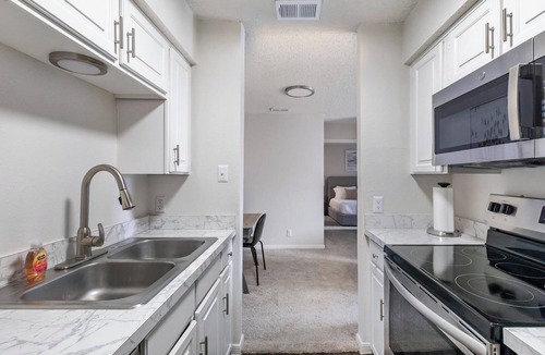 Denton Apartment | Landing | Amazing 1BD, Gym, Courtyard