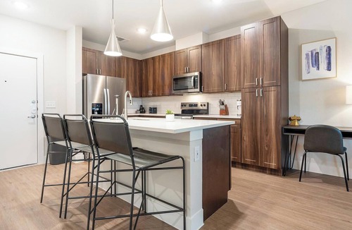 Seguin Apartment | Landing | Amazing 1BD, Gym, Pool