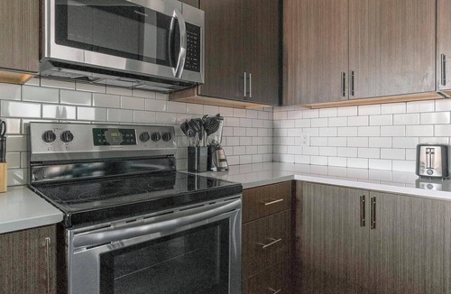 Richmond Apartment | Landing | Amazing 1BD, Pool, Gym