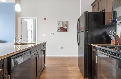 Central West End Apartment | Landing | Amazing 1BD, Pool, Gym