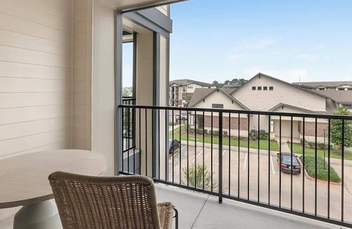 Katy Apartment | Landing | Amazing 1BD, Pool, Courtyard